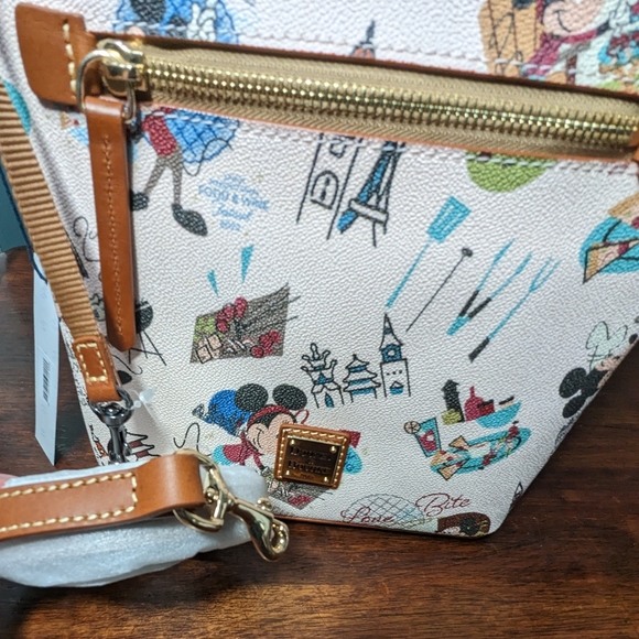 Dooney & Bourke Disney EPCOT 2022 Food and Wine Festival Crossbody bag - Picture 10 of 13
